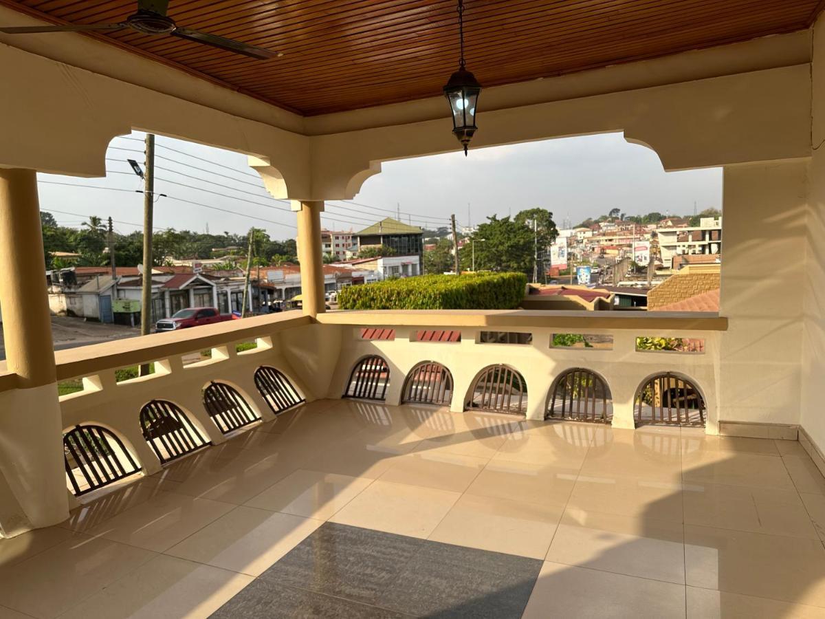 D Barfi Guesthouse, Excellent Location 库马西 外观 照片