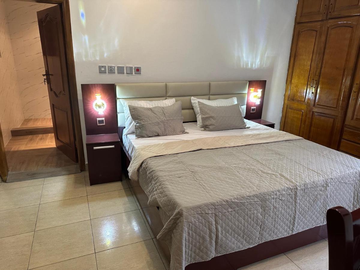 D Barfi Guesthouse, Excellent Location 库马西 外观 照片