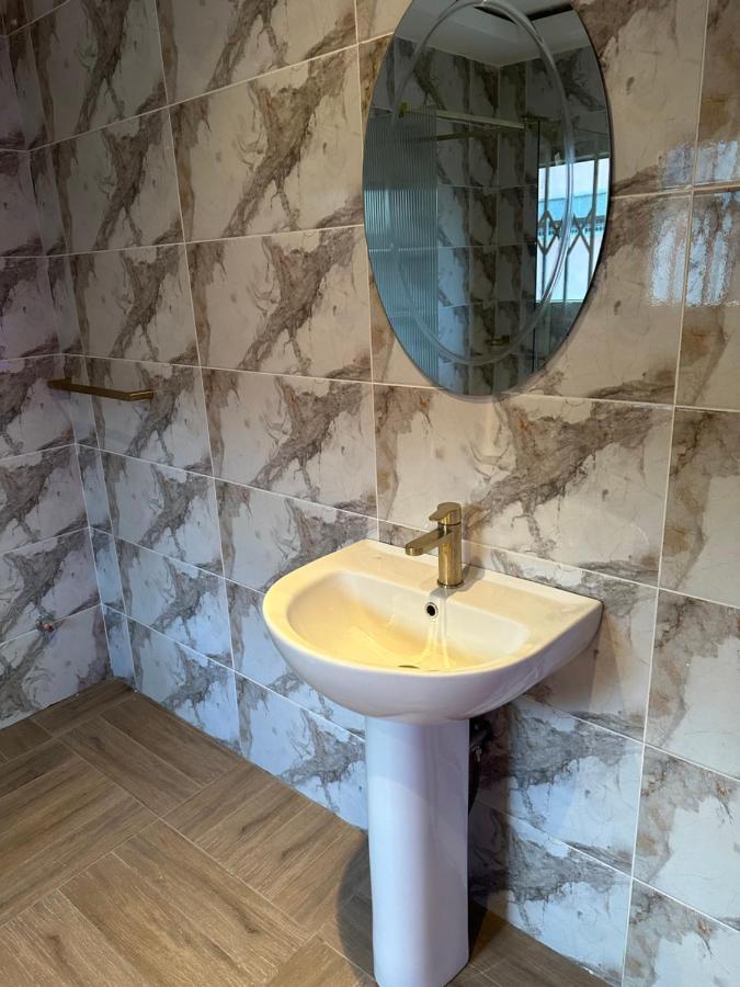 D Barfi Guesthouse, Excellent Location 库马西 外观 照片